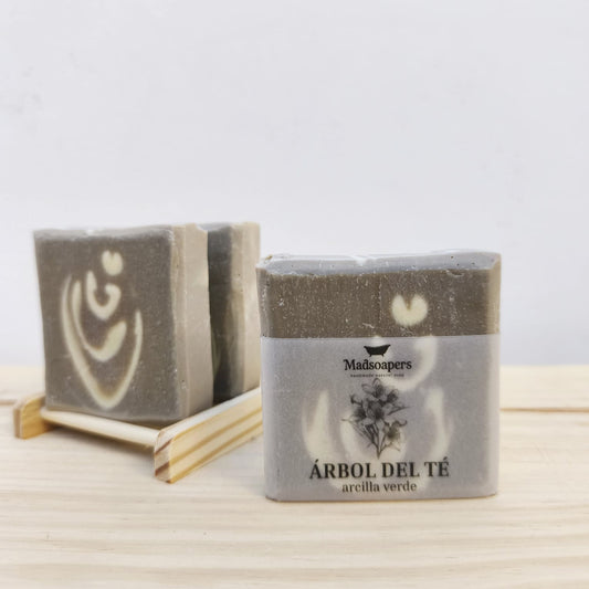 Jabón artesanal de árbol del té verde con arcilla verde